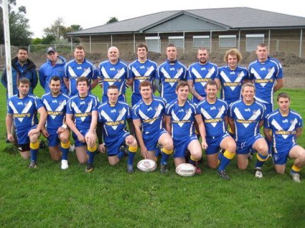 Top Row (L to R)
Stephen Eyles (Coach), Stuart Calvert (Coach), Andrew Senior (Player/Coach), Lee Kelley, Gaz Chambers, Jack Evison, Ian Burnell, Joe Swain, Luke Cheney.
Front Row
Joe Langford, Scott Swann, Joe Flanagan, Gregg Marriott, Callum Murgatroyd, Sam Gallagher, Josh Naylor, Trevor Stead, Charlie Gallagher
Top Row (L to R)
Stephen Eyles (Coach), Stuart Calvert (Coach), Andrew Senior (Player/Coach), Lee Kelley, Gaz Chambers, Jack Evison, Ian Burnell, Joe Swain, Luke Cheney.
Front Row
Joe Langford, Scott Swann, Joe Flanagan, Gregg Marriott, Callum Murgatroyd, Sam Gallagher, Josh Naylor, Trevor Stead, Charlie Gallagher